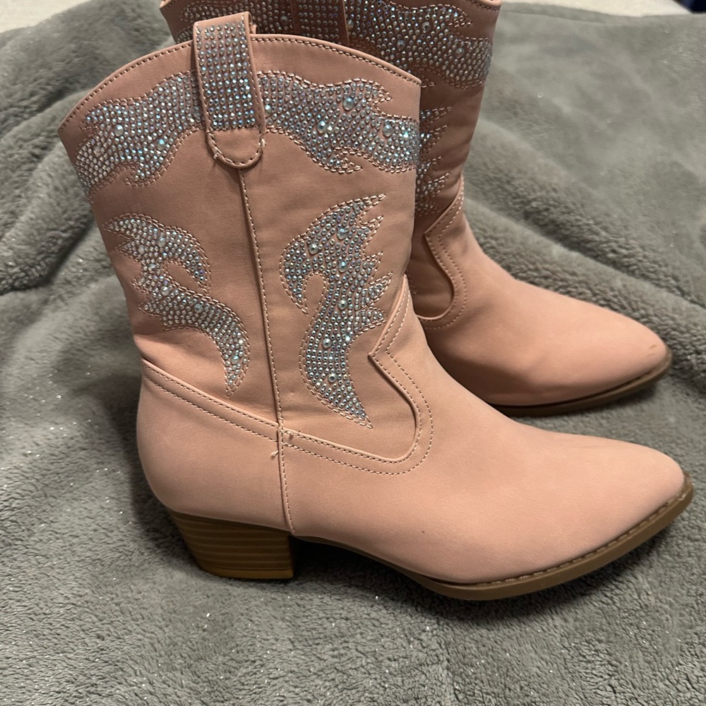 Link Pink Sole with Textured Design